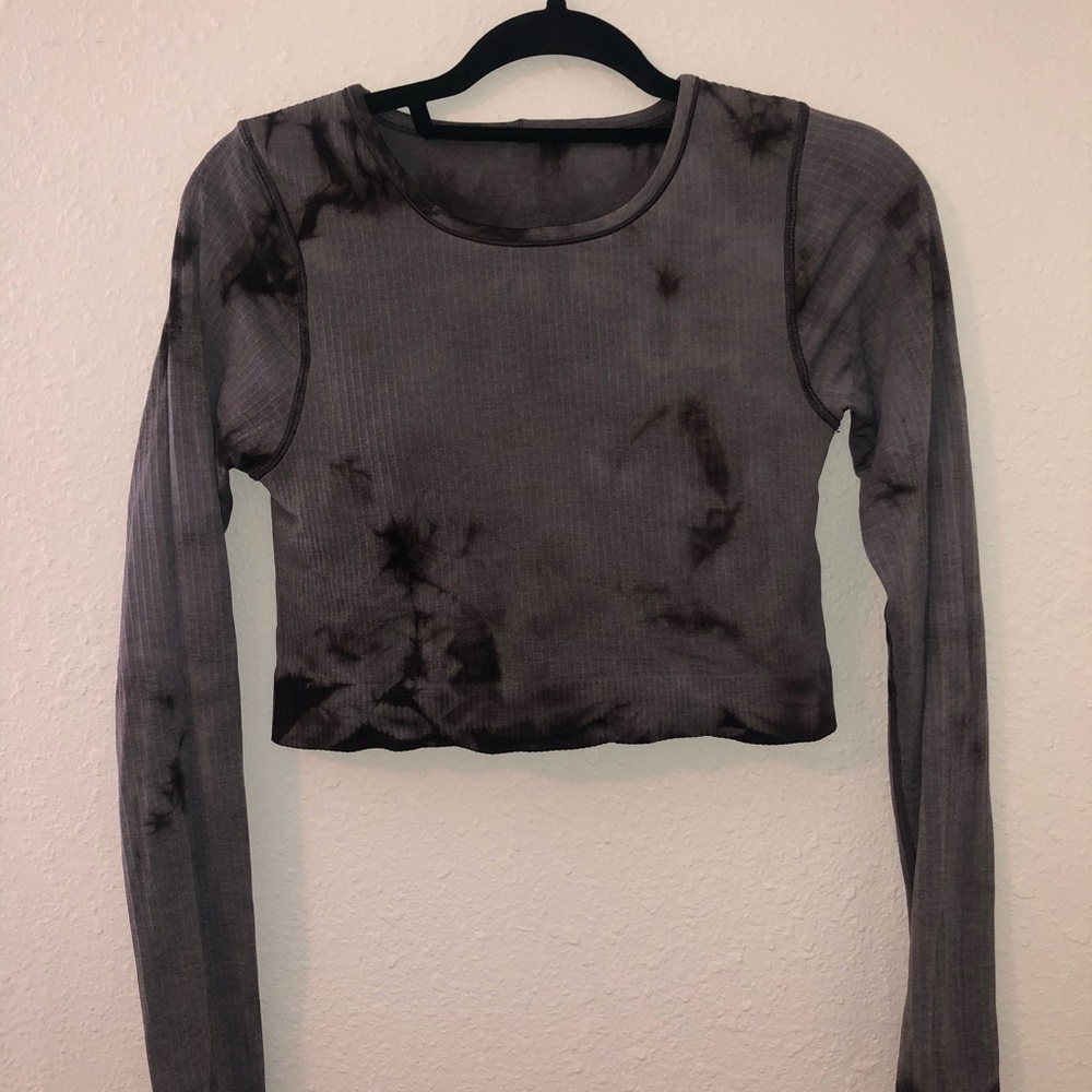 Lululemon ebb to Street long sleeve shirt with removable pads